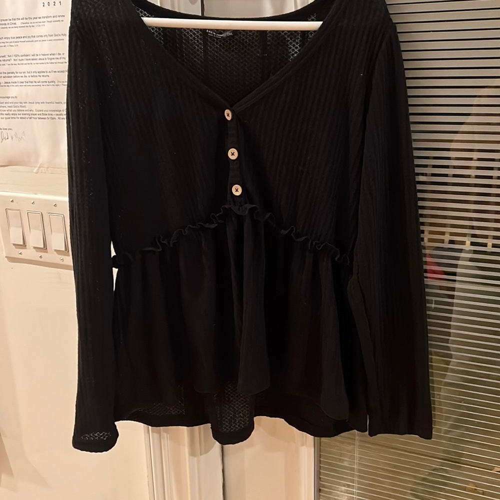 Black textured waffle top